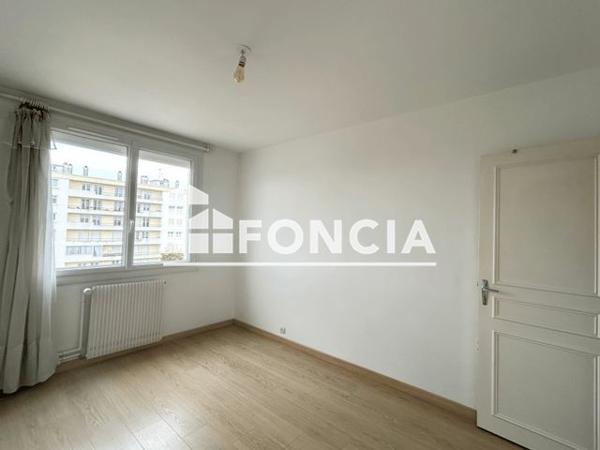 Location Appartement 4 pièces 78.48 m² - 65-67 ET 69 RUE MAINDRON Cholet 49300