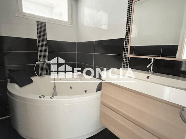 Location Appartement 4 pièces 78.48 m² - 65-67 ET 69 RUE MAINDRON Cholet 49300