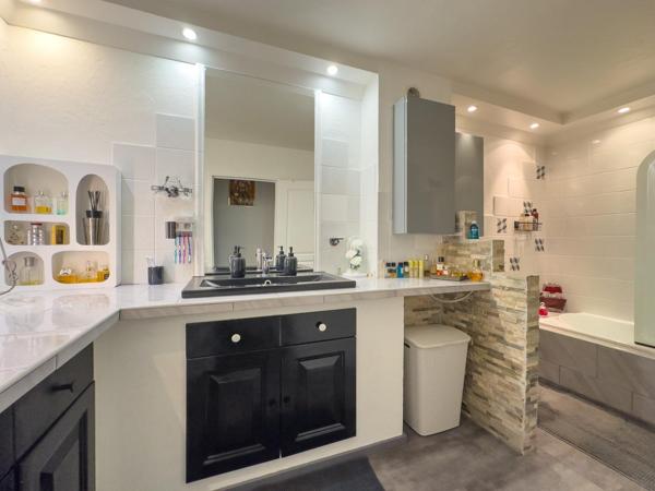 Grand appartement 85m2+2 caves+Balcons