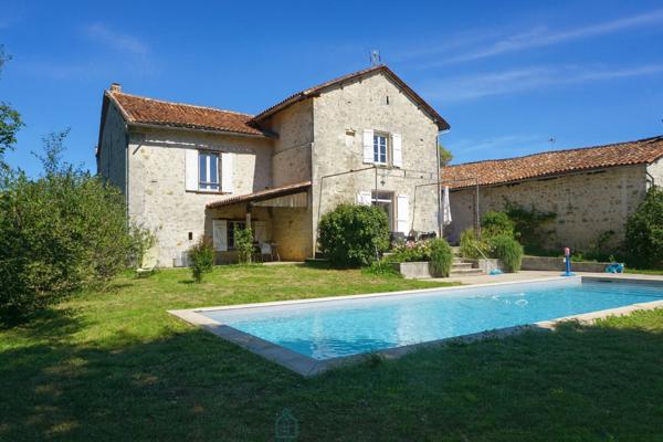 Charmant ensemble immobilier du XVIIIe siècle niché au coeur de la vallée du Bandiat.