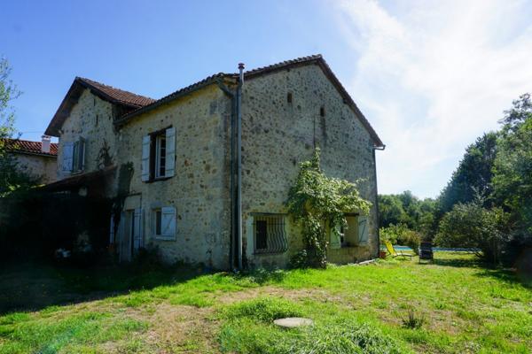 Charmant ensemble immobilier du XVIIIe siècle niché au coeur de la vallée du Bandiat.