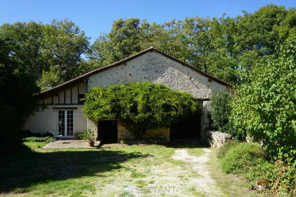 Charmant ensemble immobilier du XVIIIe siècle niché au coeur de la vallée du Bandiat.