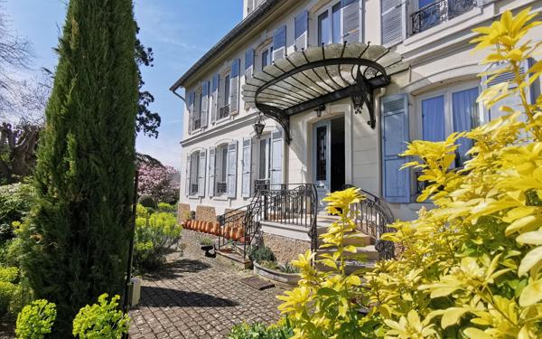 Maison à vendre    9 pièces • 280 m2 Mandres-les-Roses