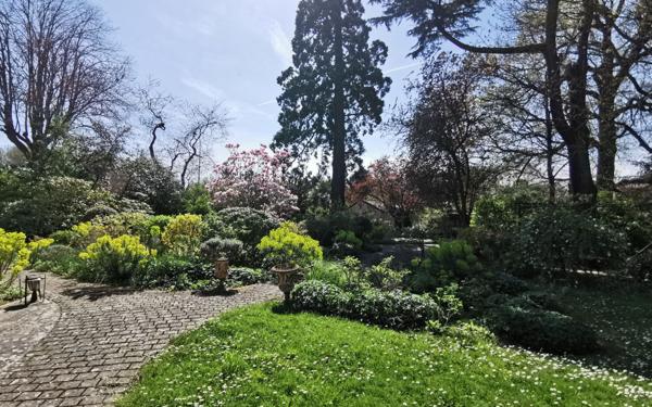 Maison à vendre    9 pièces • 280 m2 Mandres-les-Roses