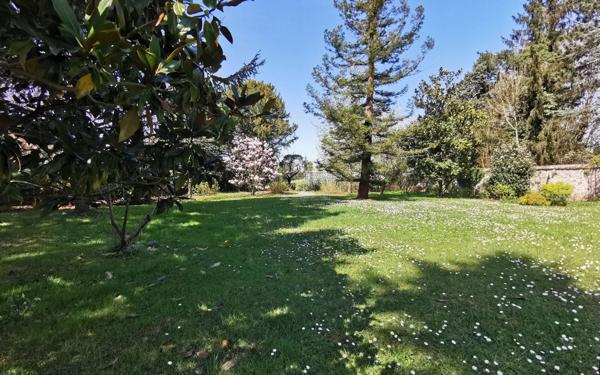 Maison à vendre    9 pièces • 280 m2 Mandres-les-Roses