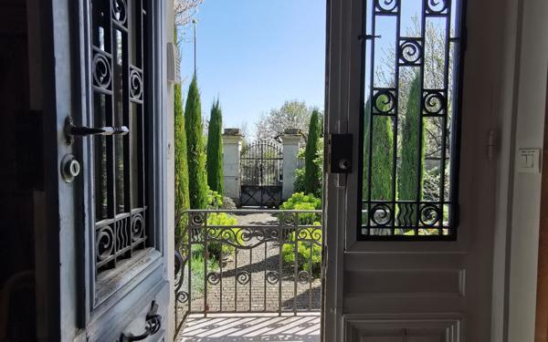 Maison à vendre    9 pièces • 280 m2 Mandres-les-Roses