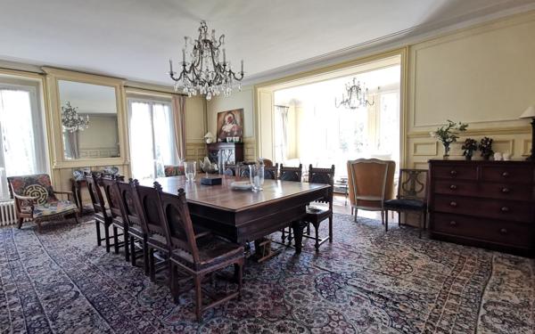 Maison à vendre    9 pièces • 280 m2 Mandres-les-Roses