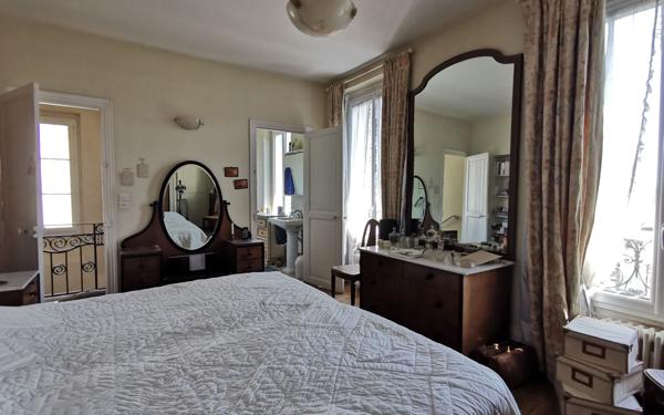 Maison à vendre    9 pièces • 280 m2 Mandres-les-Roses