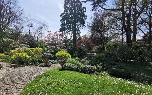 Maison à vendre    9 pièces • 280 m2 Mandres-les-Roses