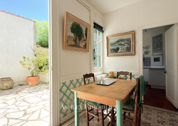 À VENDRE - MAISON DE CARACTÈRE À RAFRAICHIR À LA ROCHELLE - LA GENETTE
