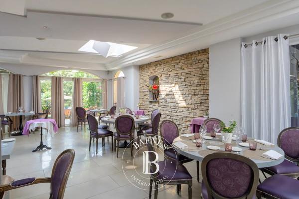 Cuers, Hôtel 22 Chambres -  2 400 m² à vendre