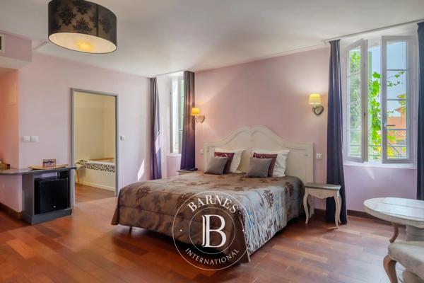 Cuers, Hôtel 22 Chambres -  2 400 m² à vendre