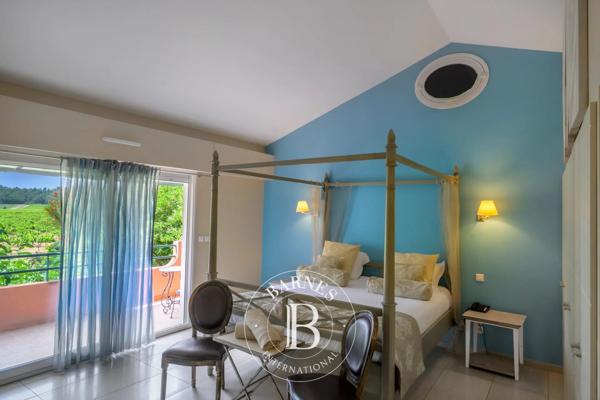 Cuers, Hôtel 22 Chambres -  2 400 m² à vendre