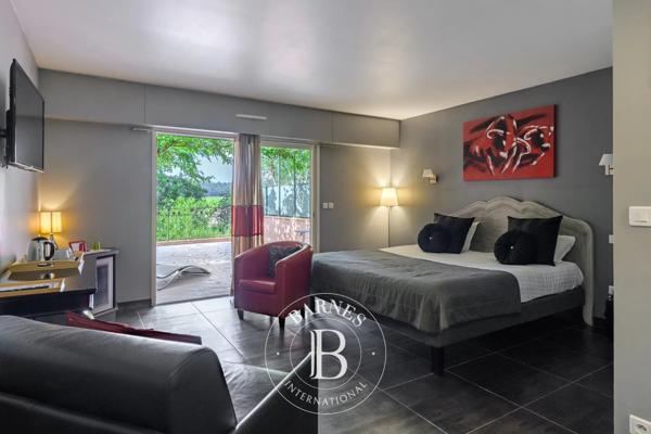 Cuers, Hôtel 22 Chambres -  2 400 m² à vendre