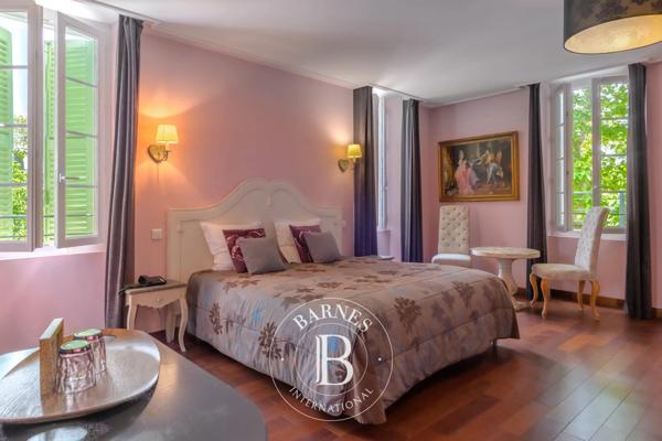 Cuers, Hôtel 22 Chambres -  2 400 m² à vendre