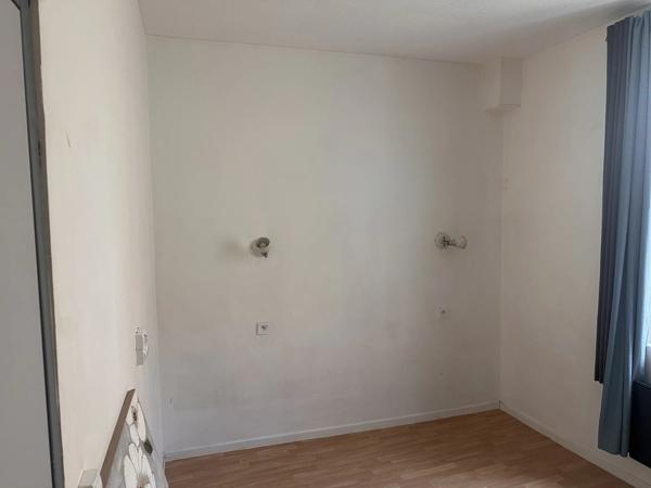 Location                                                      Appartement
                        
                     1 pièces                      13 m2                     à Niort
