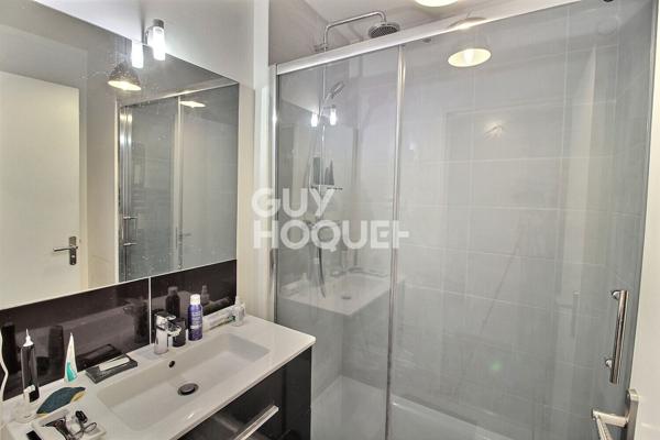 À vendre TOUR EVE : Appartement 2 pièces avec vue imprenable sur Puteaux ? vendu meublé