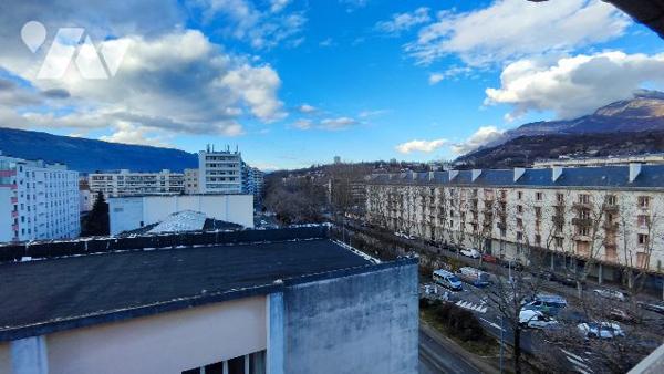 T5 DUPLEX en dernier étage