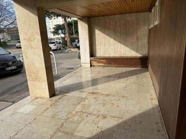 BELLE VUE MER  Appartement T3 80 m2 , spacieux et lumineux avec ascenseur, situé au port de plaisance, stationnement privatif possible