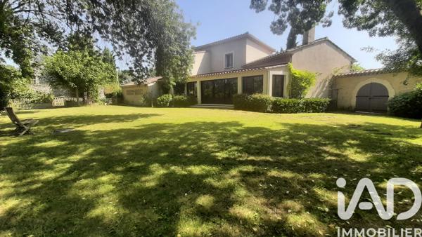 Maison à vendre 7 pièces 218 m² L'Isle-sur-la-Sorgue