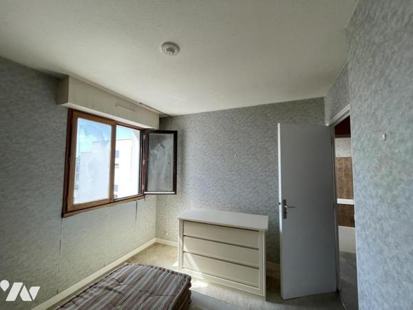 Appartement en plein bourg de Larmor Plage avec terrasse 