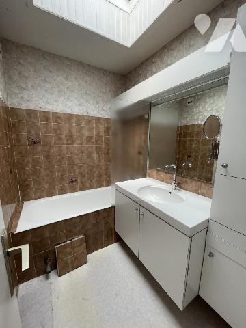 Appartement en plein bourg de Larmor Plage avec terrasse 