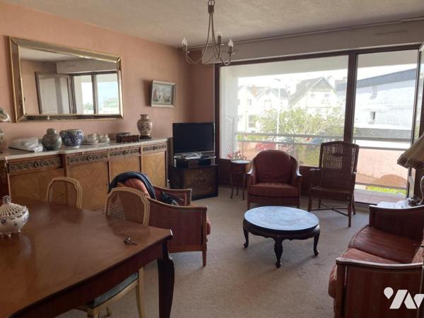 Appartement en plein bourg de Larmor Plage avec terrasse 