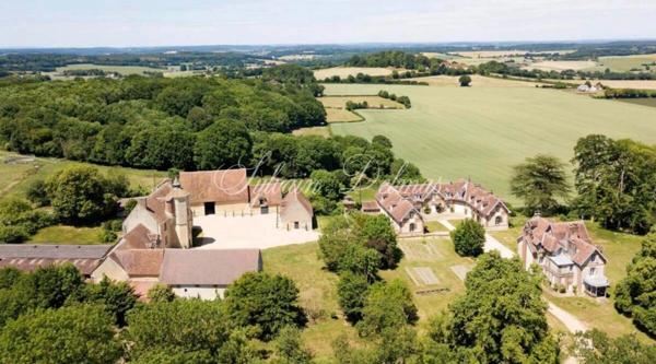 Propriete à vendre 35 pièces proche de NOCE (61)