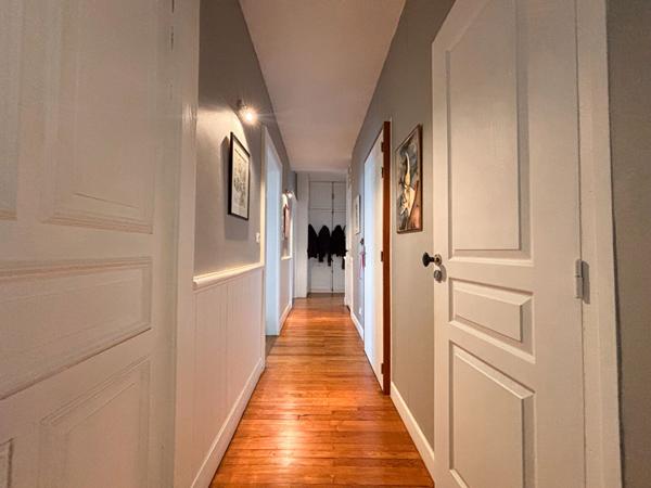 Appartement Angers 4 pièces, place du lycée, hyper centre, 2 chambres, charme de l'ancien