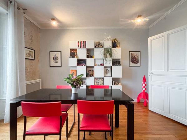 Appartement Angers 4 pièces, place du lycée, hyper centre, 2 chambres, charme de l'ancien