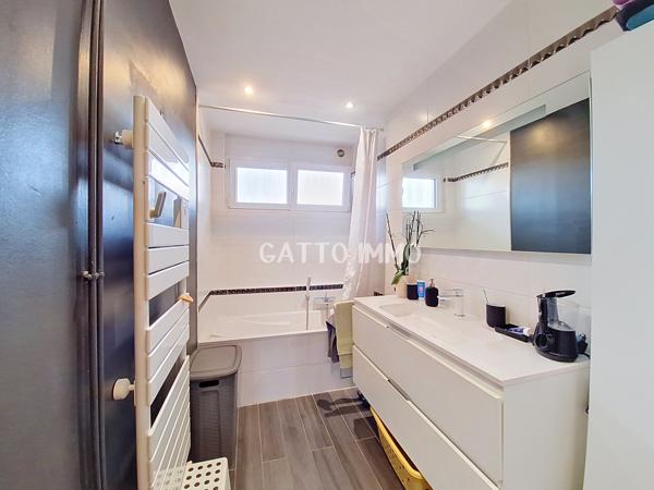 Appartement de 133 m2 avec terrasses et garages