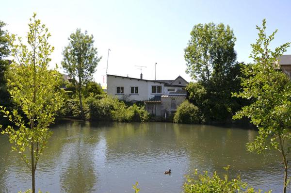 Loft de 135 m², Brionne (27800), 5 pièces, sous-sol. Prix HAI 120 990