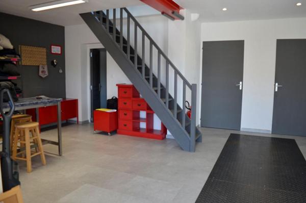 Loft de 135 m², Brionne (27800), 5 pièces, sous-sol. Prix HAI 120 990