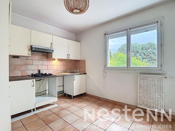 NEUVILLE SUR SAONE - APPARTEMENT T3 - 2 CHAMBRES - LOGGIA - EMPLACEMENT IDEAL