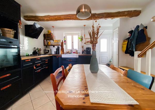 Fuveau (13710) Maison de village pleine de charme avec deux terrasses et suite parentale – Environ 80 m²