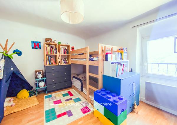 Fuveau (13710) Maison de village pleine de charme avec deux terrasses et suite parentale – Environ 80 m²