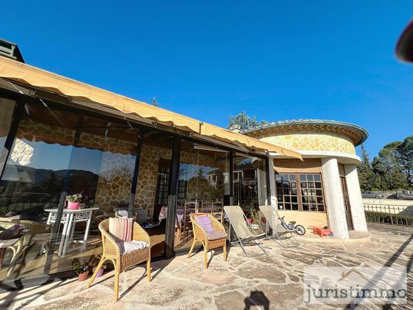 Vaison-la-Romaine (84110) A 5 min à pied du centre ville de Vaison-La-Romaine, bätisse de 300 m2 de surface totale sur un terrain de 120