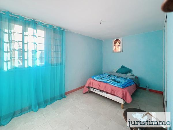 Vaison-la-Romaine (84110) A 5 min à pied du centre ville de Vaison-La-Romaine, bätisse de 300 m2 de surface totale sur un terrain de 120