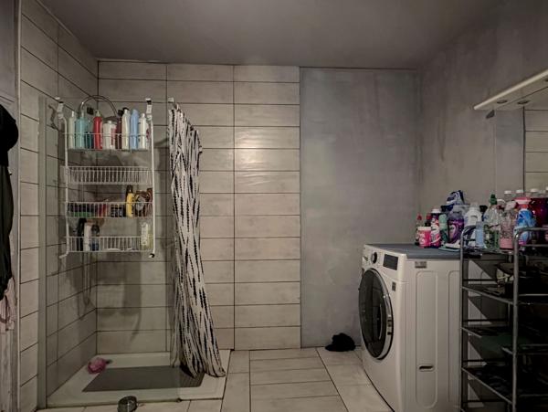 Sainte-Livrade-sur-Lot (47110) Sainte-Livrade-sur-lot, grande maison de village en pierre avec beau potentiel + garage et terrasse