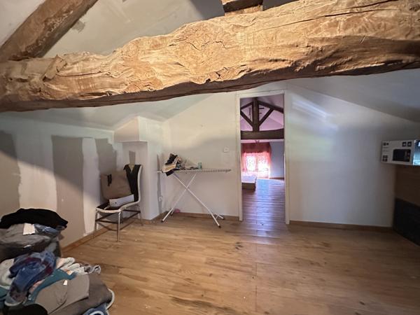 Sainte-Livrade-sur-Lot (47110) Sainte-Livrade-sur-lot, grande maison de village en pierre avec beau potentiel + garage et terrasse