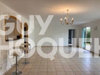 Maison à louer avec piscine à Lacadée