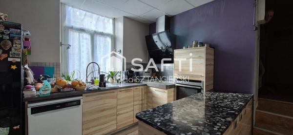 Immeuble de rapport, locations saisonnières, chambres d'hôtes, maison familiale, jardin, 3 garages.