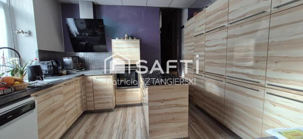 Immeuble de rapport, locations saisonnières, chambres d'hôtes, maison familiale, jardin, 3 garages.