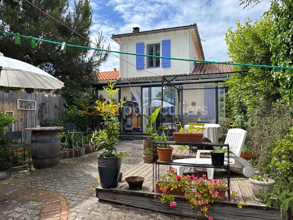 Vente
                Maison91,69 m² - 6 Pièces -
                    SOULAC SUR MER (33780)