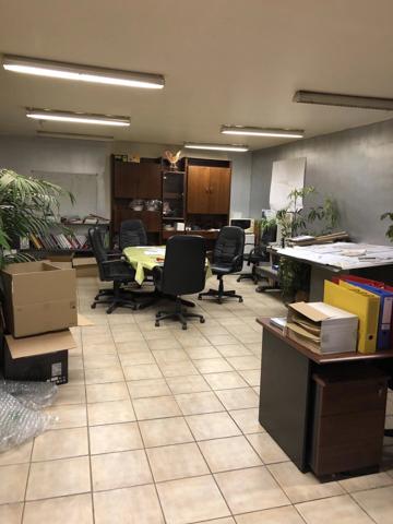 Vente                                                      Local commercial
                        
                     8 pièces                      1360 m2                     à Aulnois-sous-Laon