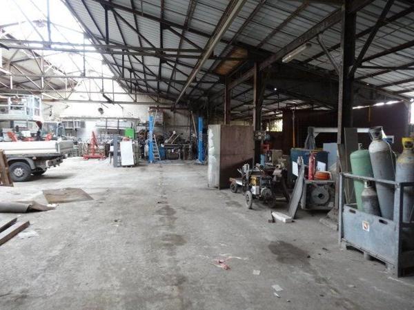 Vente                                                      Local commercial
                        
                     8 pièces                      1360 m2                     à Aulnois-sous-Laon