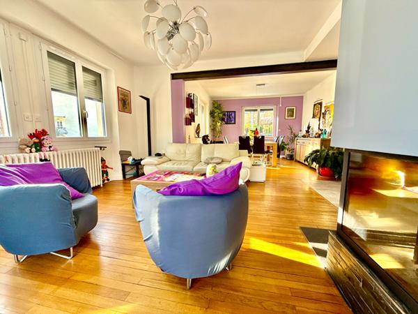 A VENDRE : GRANDE MAISON FAMILIALE AVEC APPARTEMENT LOUÉ ET STUDIO INDÉPENDANT