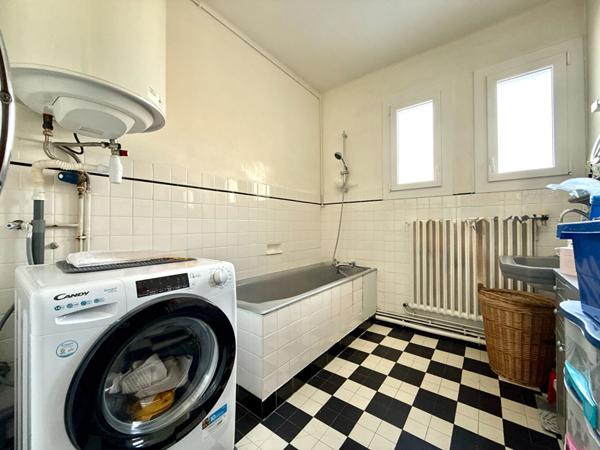 A VENDRE : GRANDE MAISON FAMILIALE AVEC APPARTEMENT LOUÉ ET STUDIO INDÉPENDANT