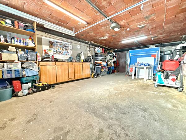 A VENDRE : GRANDE MAISON FAMILIALE AVEC APPARTEMENT LOUÉ ET STUDIO INDÉPENDANT