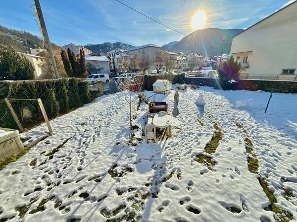 A VENDRE : GRANDE MAISON FAMILIALE AVEC APPARTEMENT LOUÉ ET STUDIO INDÉPENDANT